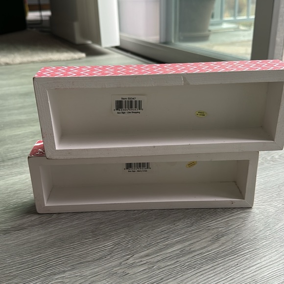 Set of 4 Christmas Decor Items - Picture 3 of 11